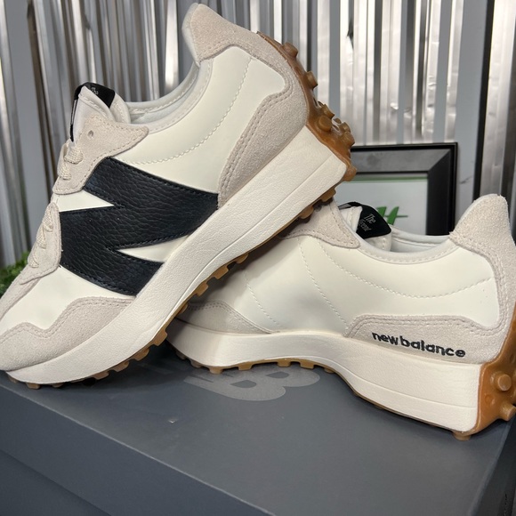 New Balance 327 Moonbeam - Picture 5 of 6